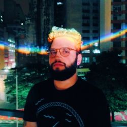 @samprofeta interagindo com o arco-íris de energia que o berndnaut smilde pintou na noite de são paulo ✨🌈✨ @mesaecadeira #presentesp #mesaecadeira #berndnautsmilde #redbullstation #vsco #vscocam @samprofeta interagindo com o arco-íris de energia que o berndnaut smilde pintou na noite de são paulo ✨🌈✨ @mesaecadeira #presentesp #mesaecadeira #berndnautsmilde #redbullstation #vsco #vscocam